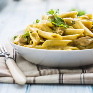 Makaron Penne w sosie z kurczakiem i szpinakiem