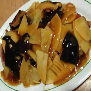 Pato Con Bambú Y Setas Chinas