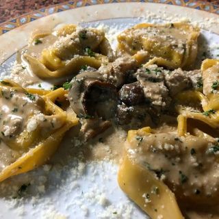 Gran tortelloni en salsa de setas y trufa