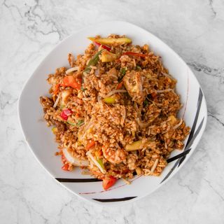 Arroz frito negro chaulafán