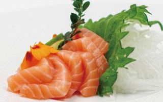 55. Sashimi salmone