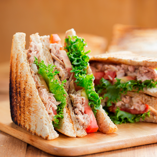 Sándwich Vegetal con Atún