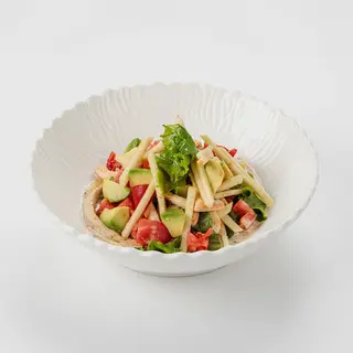 Салат с курицей и авокадо