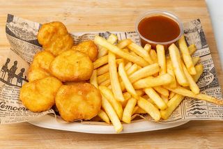 Menú De 8 Nuggets De Pollo Con Patatas Fritas y Bebida