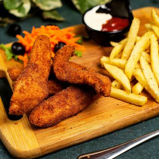 Рибні палички з фрі й соусом (150/130г/40г)