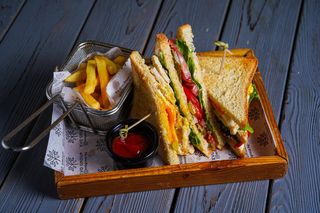 Клаб-сэндвич с курицей (380г)