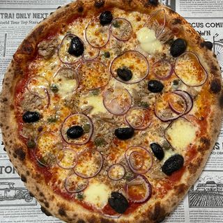 Pizza  Tonno e Capperi  Ø 24cm