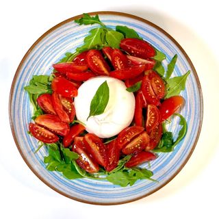 Burrata y tomates cherry