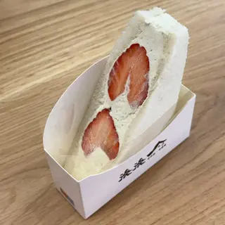 Fruit Sando Fragola