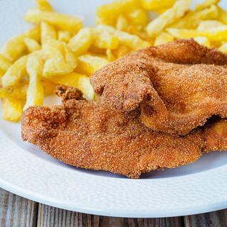 Pollo rebozado con patatas 