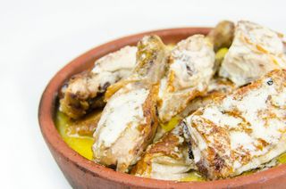 შემწვარი ნახევარი ქათამი ნივრის სოუსში შქმერული