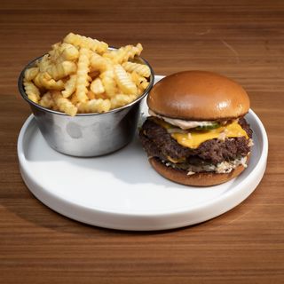 Двоен смаш телешки чийзбургер