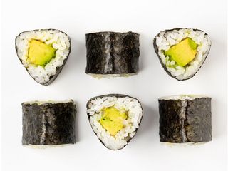 Макі з авокадо (140g)