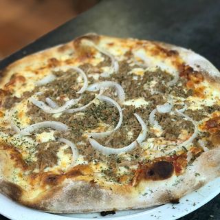 Pizza Al Atún (mediana)