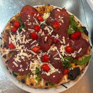 Pizza Bresaolina (30 cm. a 33 cm. aprox.)
