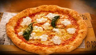 Pizza Margherita e buratta