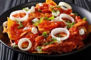 Chilaquiles Rojos Con Cochinita
