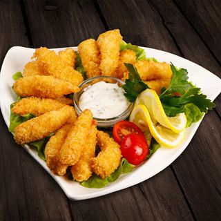 Креветки в кляре с соусом