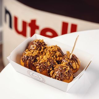 საფირმო ფენქეიქი  ნუთელათი და მოხალული თხილით