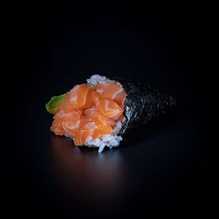 Temaki de salmón (1 ud.)