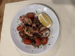 Мариновани калмари на плоча (200г)