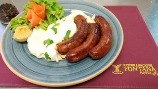 Slovačke pikantne kobasice sa pireom