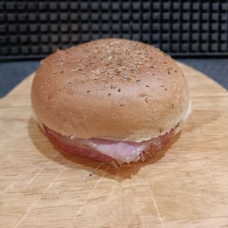 panino campagnolo con porchetta funghi e formaggio