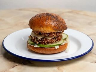 Burger z crabkejkiem 