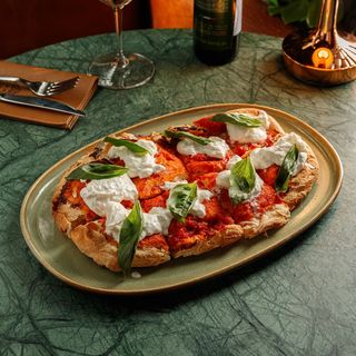 Pinsa burrata e basilico