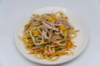 303. Udon saltato con pollo e verdure