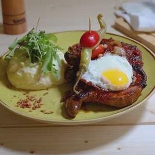 Ceafa tiganeasca cu piure de cartofi 550 g