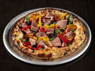 Піца з ростбіфом, печеним перцем та чері (615g)