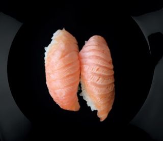 Nigiri Braised Salmón (2 Piezas)
