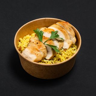 Piept de pui si orez cu turmeric si stafide