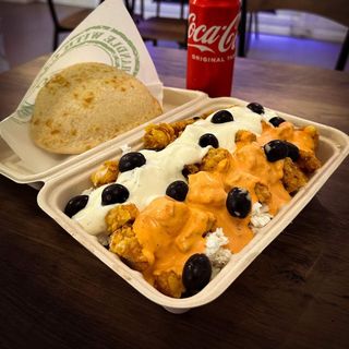 Salată cu carne rotisată pui