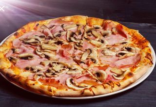 Pizza Prosciutto Funghi