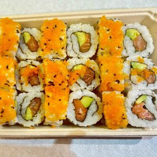 11 - California com Ovas e Salmão (15 Peças)