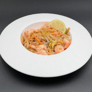 58. Pad thai con gamberi e verdure , uovo, salsa arachidi,salsa sesamo,lime