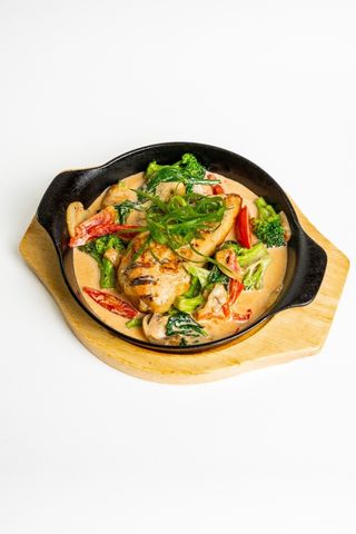 Куриное филе со шпинатом в сливочном соусе