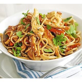 Stir Fried Noodles with Chicken and Eggs