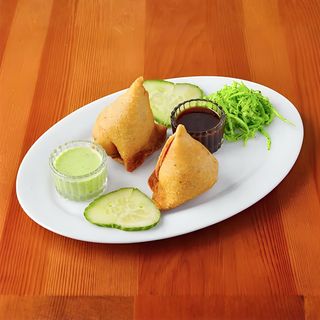 Samosa z kurczakiem 2 szt.