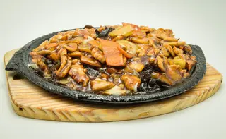 Porc la plita incinsa