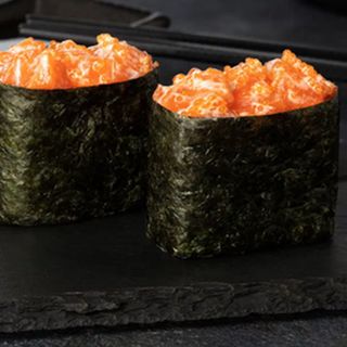 Gunkan łosoś 2szt