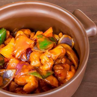 Pollo al curry cremoso con verduras selectas