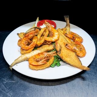 Fried Seafood Combo Calamari Shrimp Et Sardines