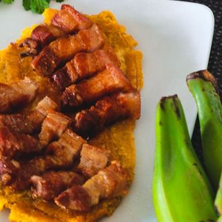 Patacon y chicharrones 