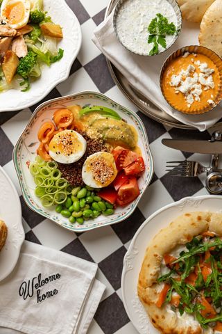 Боул с лососем, киноа и авокадо (350г)