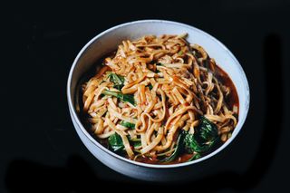 ლაფშა სოიოს სოუსით და ისპანახით, H12