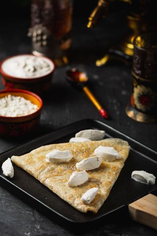 ბლინი ხაჭოთი და არაჟნით