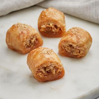 Վան ընկույզով